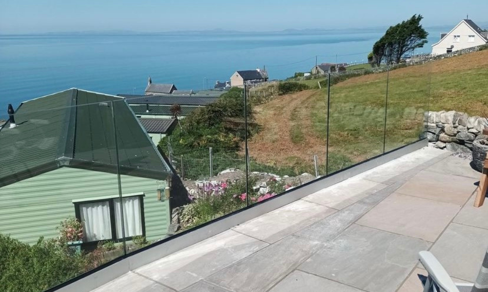 Why are Glass Balustrades a Good Choice for Coastal Properties?